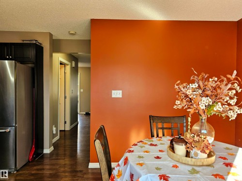 29 1404 Hermitage Road, Edmonton, AB - Indoor Photo Showing Dining Room