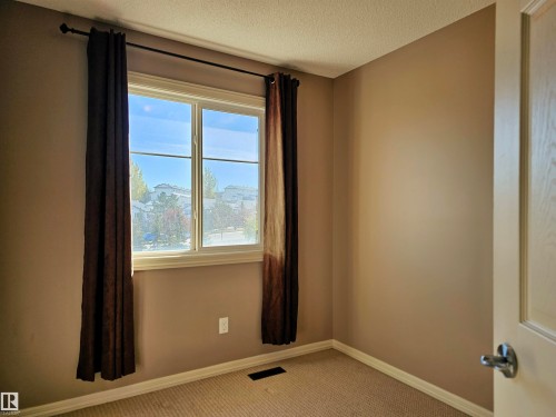 29 1404 Hermitage Road, Edmonton, AB - Indoor Photo Showing Other Room