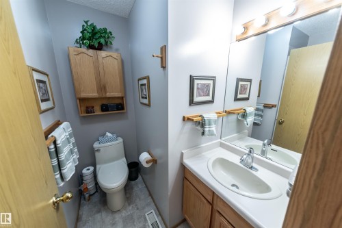 1087 10 Street, Rural Lac Ste. Anne County, AB - Indoor Photo Showing Bathroom