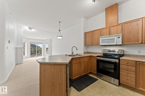 426 4312 139 Avenue, Edmonton, AB - Indoor Photo Showing Kitchen With Double Sink