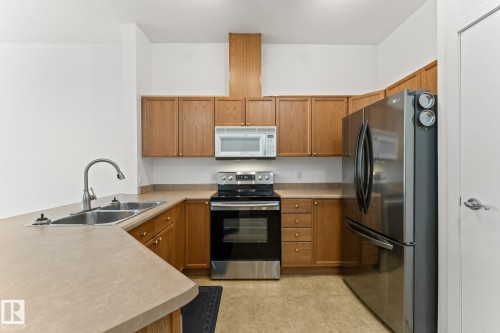 426 4312 139 Avenue, Edmonton, AB - Indoor Photo Showing Kitchen With Double Sink
