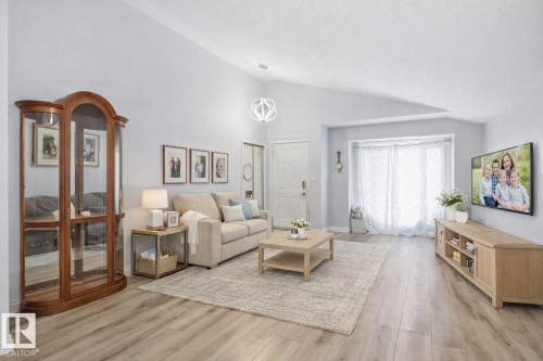 3623 24 Avenue, Edmonton, AB - Indoor Photo Showing Living Room