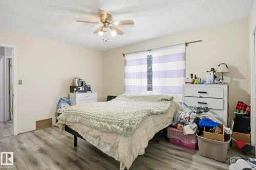 3623 24 Avenue, Edmonton, AB - Indoor Photo Showing Bedroom
