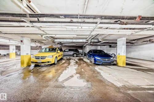 422 12838 65 Street, Edmonton, AB - Indoor Photo Showing Garage