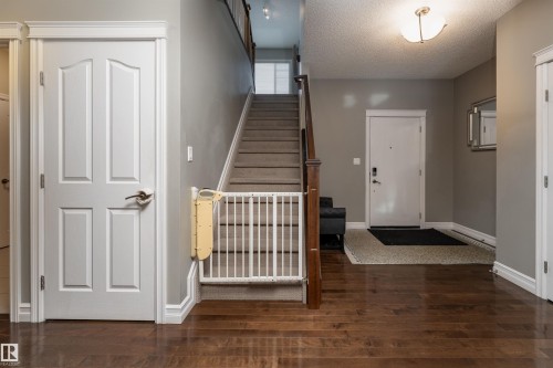 15863 10 Avenue, Edmonton, AB - Indoor Photo Showing Other Room