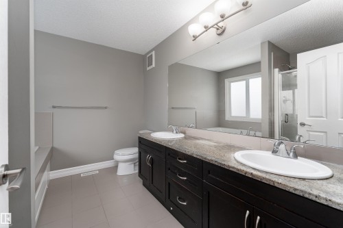 15863 10 Avenue, Edmonton, AB - Indoor Photo Showing Bathroom
