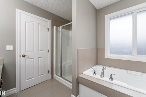 15863 10 Avenue, Edmonton, AB - Indoor Photo Showing Bathroom