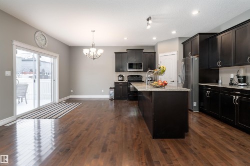 15863 10 Avenue, Edmonton, AB - Indoor Photo Showing Kitchen