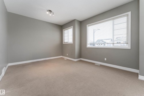15863 10 Avenue, Edmonton, AB - Indoor Photo Showing Other Room
