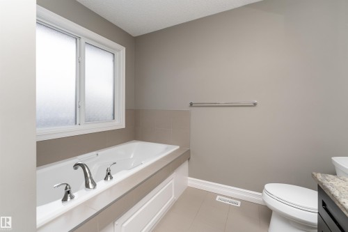 15863 10 Avenue, Edmonton, AB - Indoor Photo Showing Bathroom