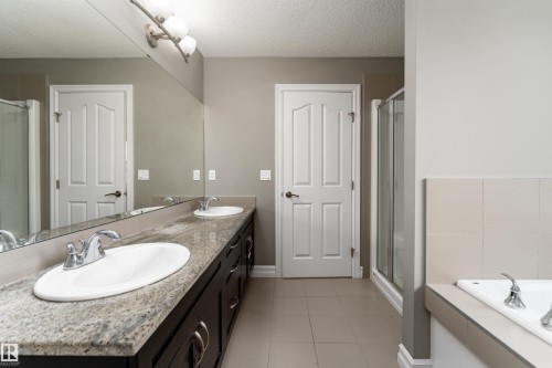 15863 10 Avenue, Edmonton, AB - Indoor Photo Showing Bathroom
