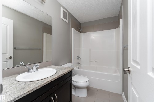 15863 10 Avenue, Edmonton, AB - Indoor Photo Showing Bathroom