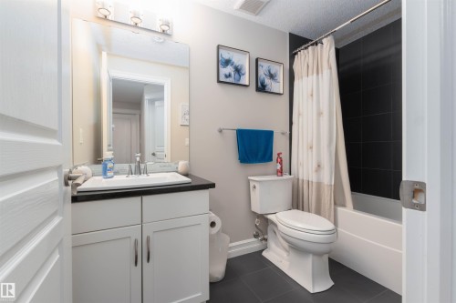 16754 122A Street, Edmonton, AB - Indoor Photo Showing Bathroom