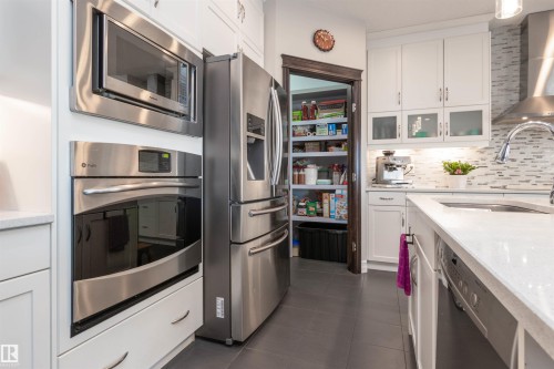 16754 122A Street, Edmonton, AB - Indoor Photo Showing Kitchen With Stainless Steel Kitchen With Upgraded Kitchen
