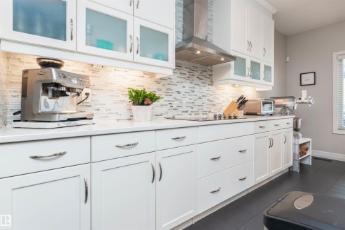 16754 122A Street, Edmonton, AB - Indoor Photo Showing Kitchen With Upgraded Kitchen