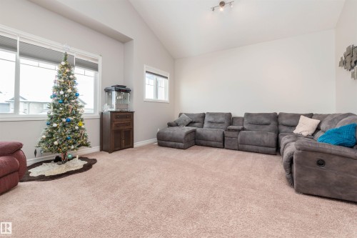 16754 122A Street, Edmonton, AB - Indoor Photo Showing Living Room