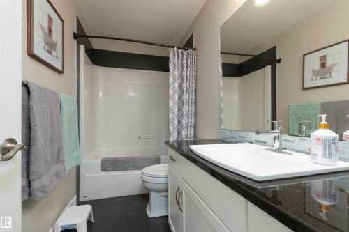 16754 122A Street, Edmonton, AB - Indoor Photo Showing Bathroom