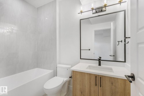 9926 157 Street, Edmonton, AB - Indoor Photo Showing Bathroom