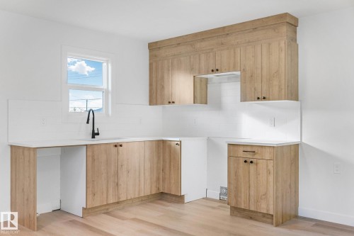 9926 157 Street, Edmonton, AB - Indoor Photo Showing Kitchen