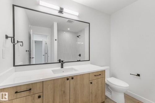 9926 157 Street, Edmonton, AB - Indoor Photo Showing Bathroom