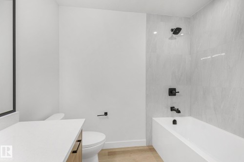 9926 157 Street, Edmonton, AB - Indoor Photo Showing Bathroom
