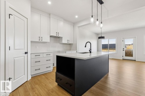 2840 65 Street, Edmonton, AB - Indoor Photo Showing Kitchen With Upgraded Kitchen