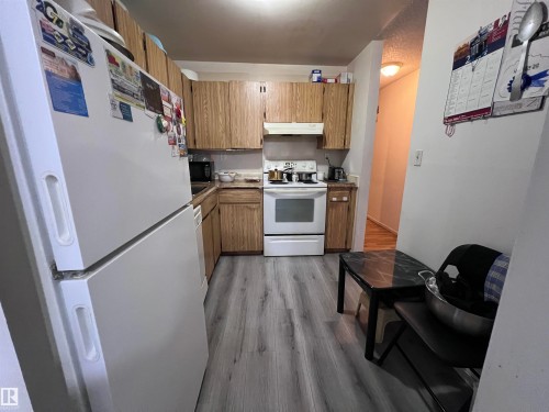 212 2620 Mill Woods Road E, Edmonton, AB - Indoor Photo Showing Kitchen