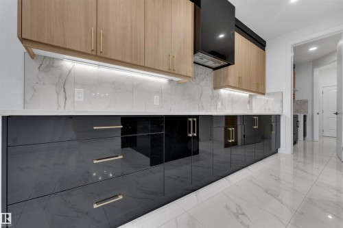 4011 35 Street, Beaumont, AB - Indoor Photo Showing Kitchen