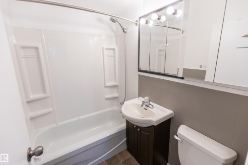 8335 76 Avenue, Edmonton, AB - Indoor Photo Showing Bathroom
