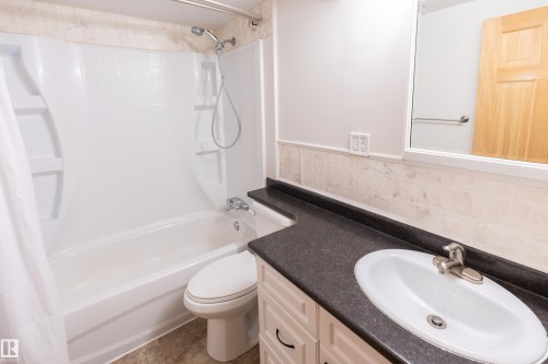 8335 76 Avenue, Edmonton, AB - Indoor Photo Showing Bathroom