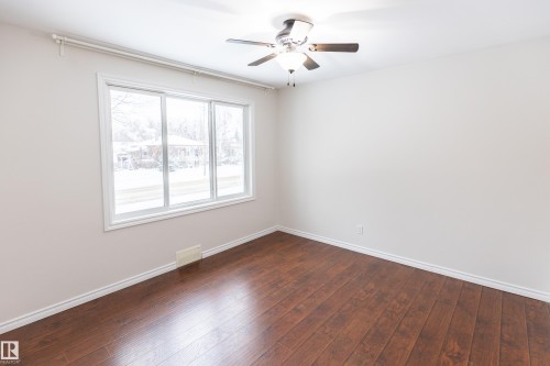 8335 76 Avenue, Edmonton, AB - Indoor Photo Showing Other Room