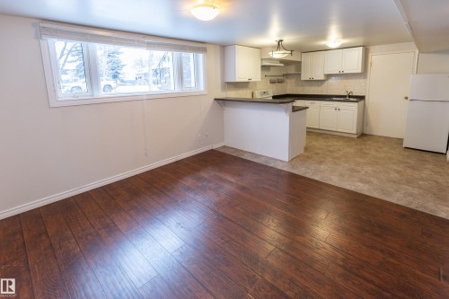 8335 76 Avenue, Edmonton, AB - Indoor Photo Showing Kitchen