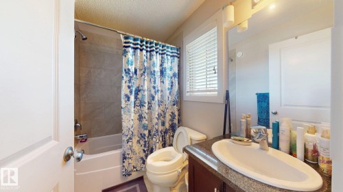 2917 16 A Avenue, Edmonton, AB - Indoor Photo Showing Bathroom