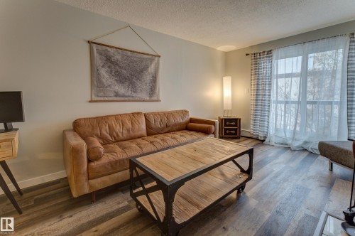 404 10420 93 Street, Edmonton, AB - Indoor Photo Showing Living Room