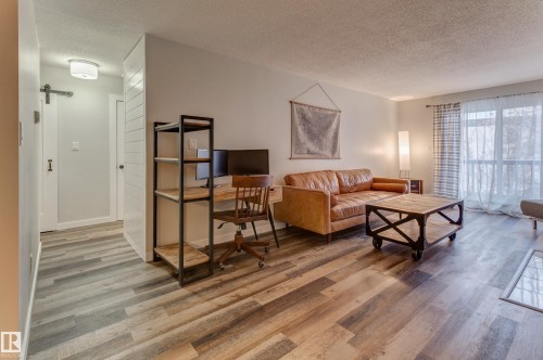 404 10420 93 Street, Edmonton, AB - Indoor Photo Showing Other Room