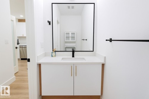 244 Rolston Wynd, Leduc, AB - Indoor Photo Showing Bathroom