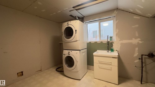 13085 39 Street, Edmonton, AB - Indoor Photo Showing Laundry Room