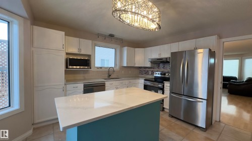 13085 39 Street, Edmonton, AB - Indoor Photo Showing Kitchen With Stainless Steel Kitchen