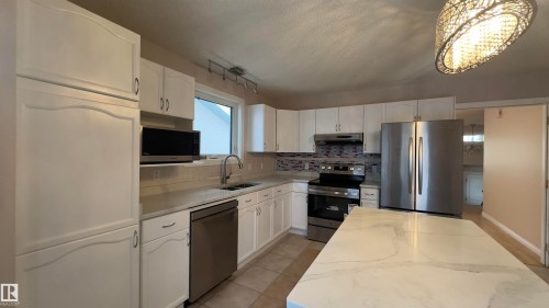 13085 39 Street, Edmonton, AB - Indoor Photo Showing Kitchen With Stainless Steel Kitchen With Double Sink