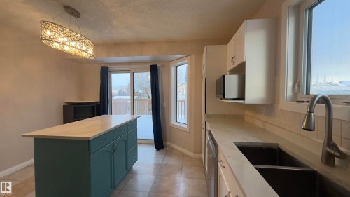 13085 39 Street, Edmonton, AB - Indoor Photo Showing Kitchen