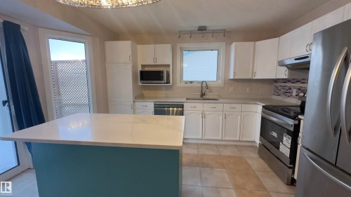 13085 39 Street, Edmonton, AB - Indoor Photo Showing Kitchen With Stainless Steel Kitchen