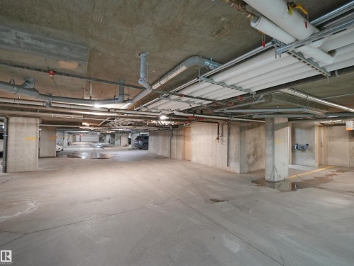 218 5804 Mullen Place, Edmonton, AB - Indoor Photo Showing Garage