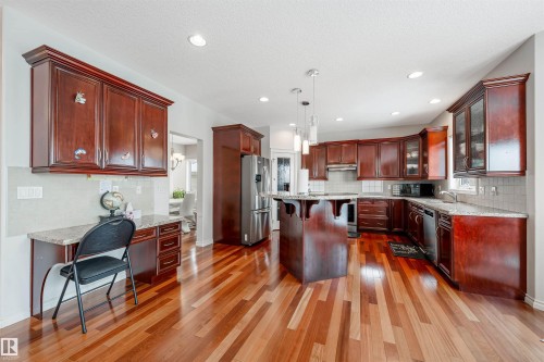 20524 58 Avenue, Edmonton, AB - Indoor Photo Showing Kitchen With Upgraded Kitchen