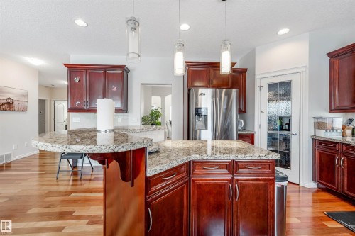 20524 58 Avenue, Edmonton, AB - Indoor Photo Showing Kitchen With Upgraded Kitchen