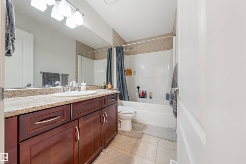 20524 58 Avenue, Edmonton, AB - Indoor Photo Showing Bathroom