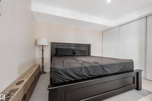 20524 58 Avenue, Edmonton, AB - Indoor Photo Showing Bedroom
