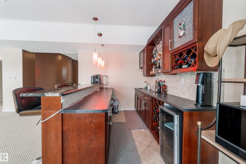 20524 58 Avenue, Edmonton, AB - Indoor Photo Showing Kitchen
