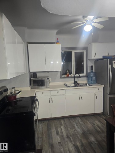 11516 88 Street, Edmonton, AB - Indoor Photo Showing Kitchen