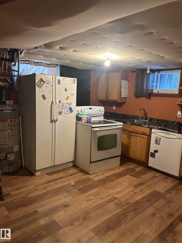 11516 88 Street, Edmonton, AB - Indoor Photo Showing Kitchen With Double Sink