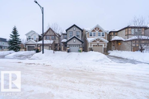 Yard covered in snow with a residential view - 3117 Arthurs Crescent, Edmonton, AB - Outdoor With Facade